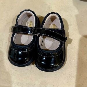 See Kai Run Black Jane II Flats Size 4 EUC